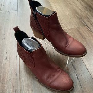 Musse & Cloud red ankle booties
